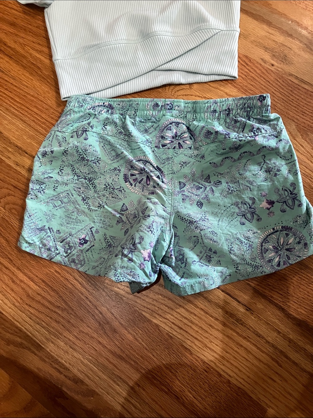 Patagonia Mint Floral Shorts with Light Mint Ribbed Crop Top Sz 12 EUC - Picture 4 of 8